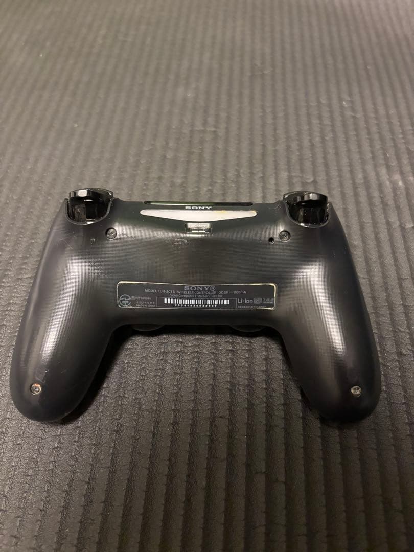 PlayStation 4 本体　CUH-1200a　コントローラーなど付属