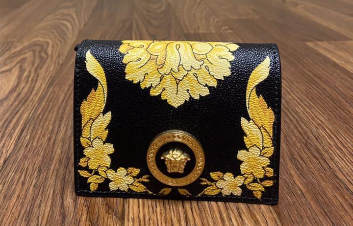 【なかにし様】 VERSACE 2つ折り財布 箱付き キルティング 二つ折りウォレット メドゥーサ '95 ブラック