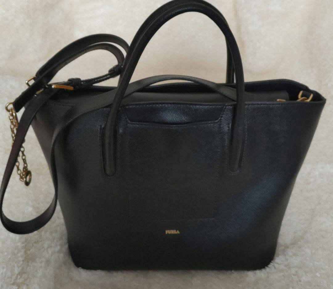 最新 FURLA フルラ チャーム付き 大型トートバッグハンドバッグ【訳 バッグ