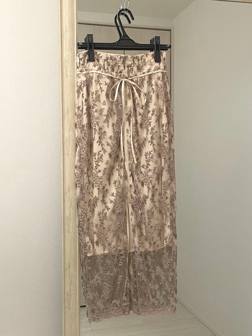 Lily Brownエンブロイダリースイッチングブラウス+タイトスカート Lily Brownエンブロイダリースイッチングブラウス+タイトスカート