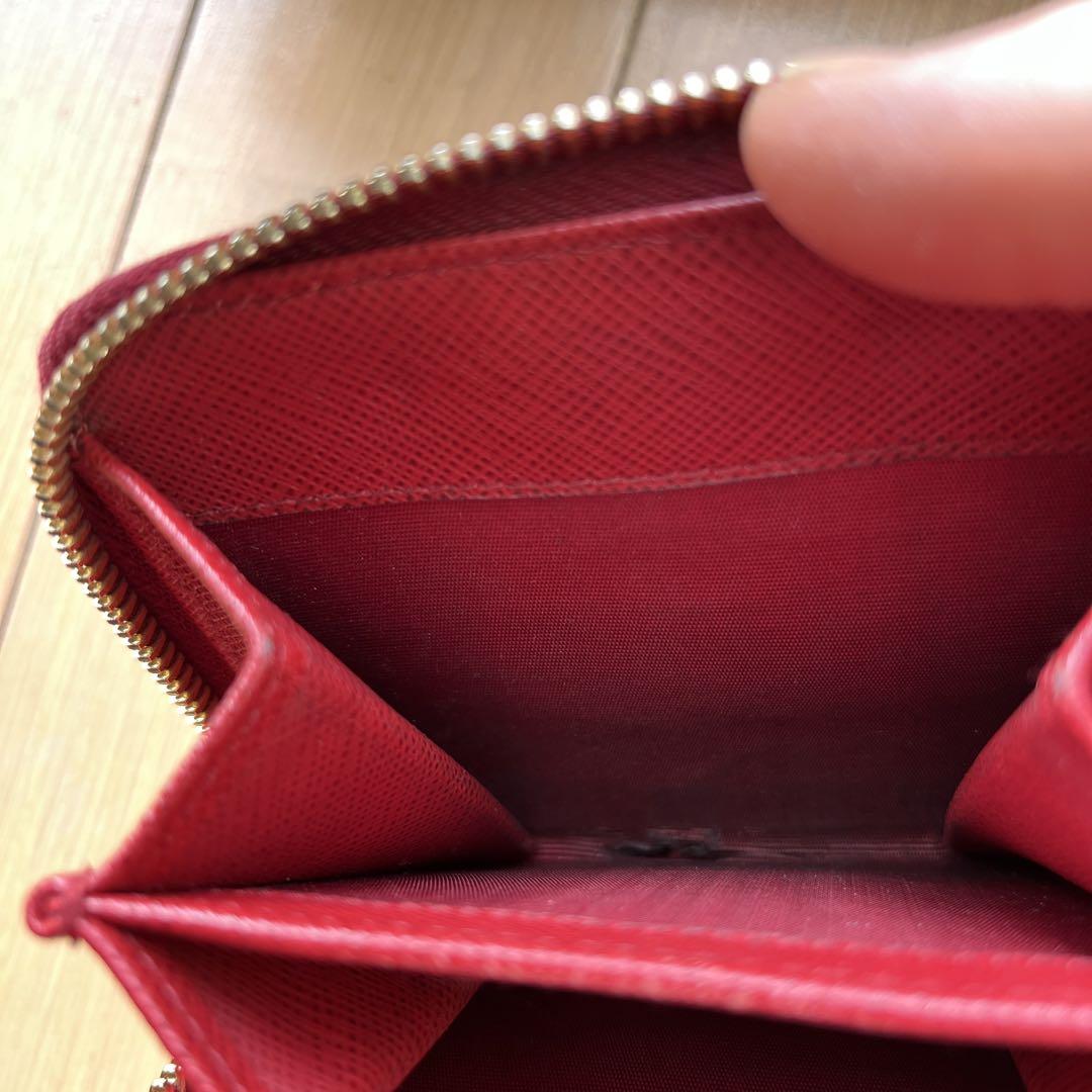 PRADA レッド 二つ折り財布 箱付き PRADA レッド 二つ折り財布 箱付き