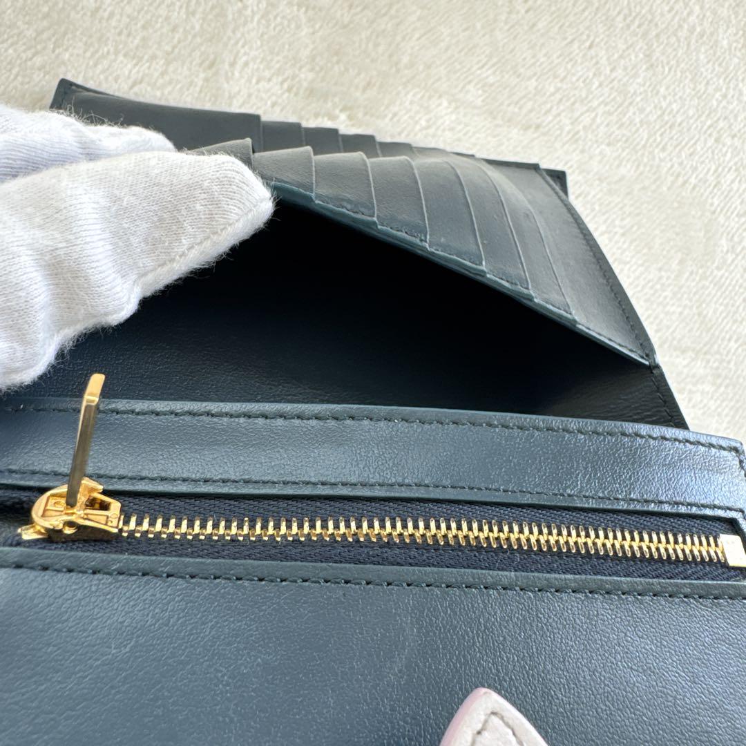 2つ折り財布