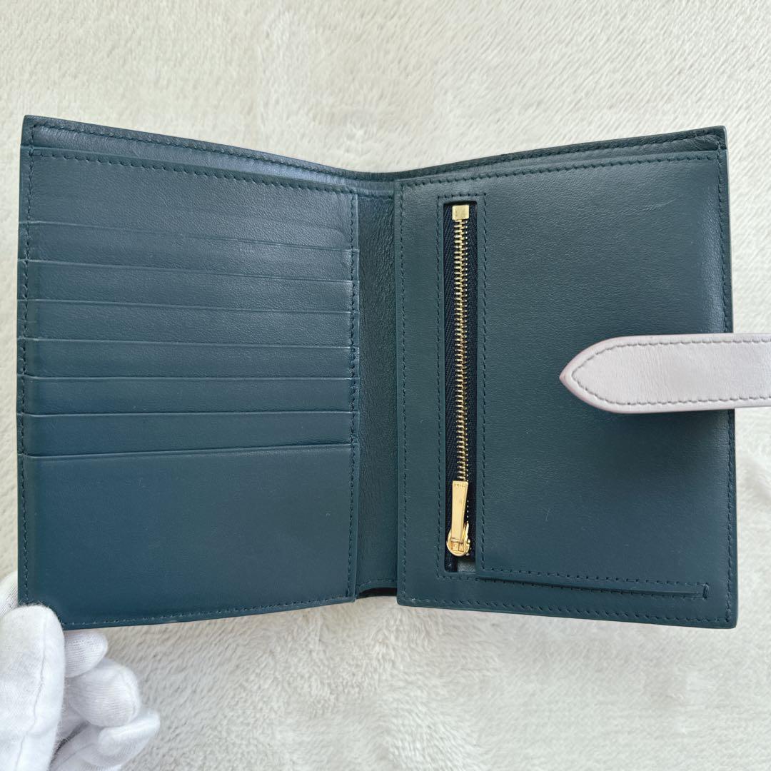 2つ折り財布 ミディアムストラップウォレット
