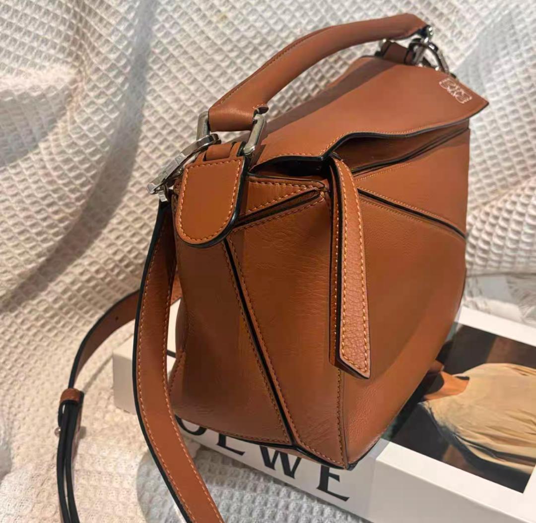 【くらげさん専用】LOEWE ショルダーバッグ キャンバス レザー 美品✨】LOEWE ロエベ ショルダーバッグ レザー×キャンバス