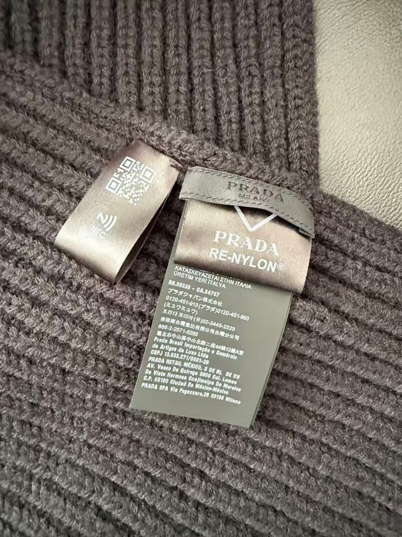 プラダPRADA リブ編みマフラー 黒 新品未使用 プラダPRADA リブ編みマフラー 黒 新品未使用