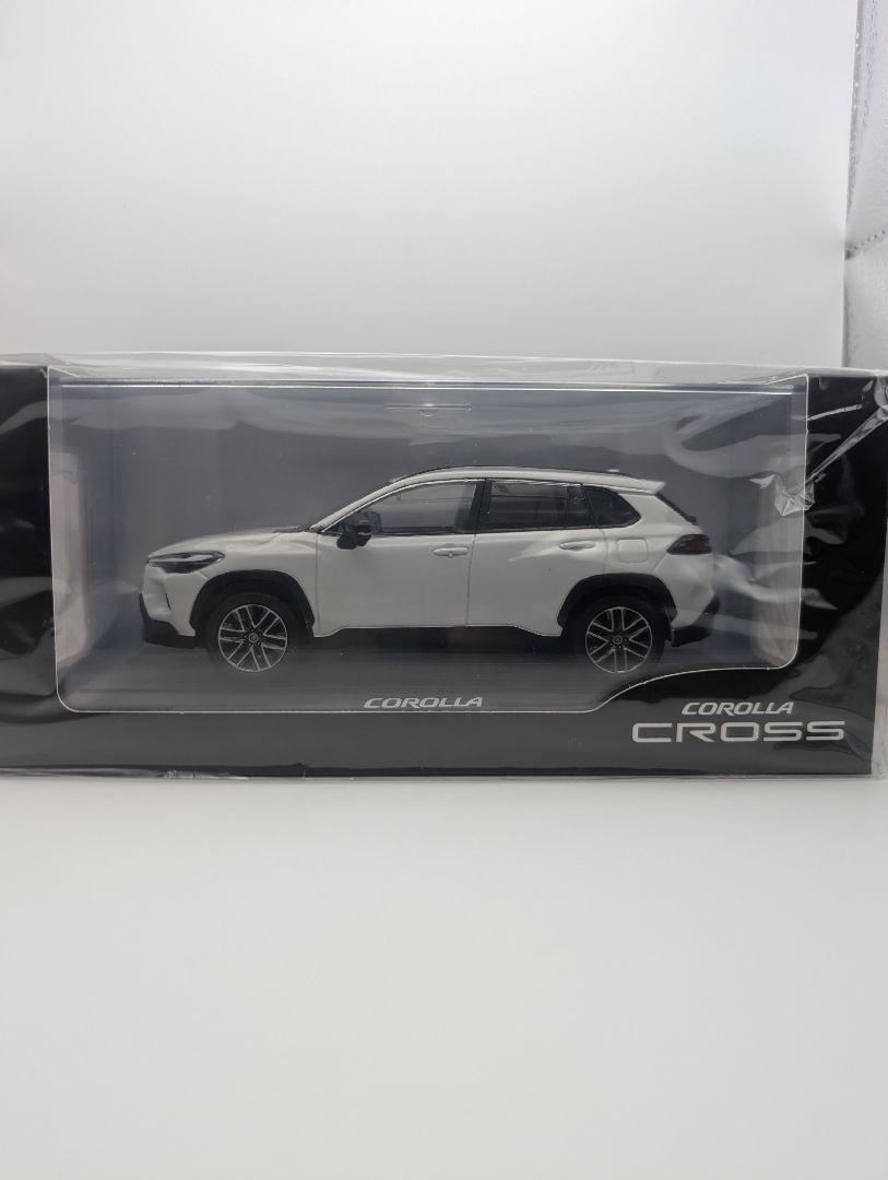 新型カローラクロス ミニカー プラチナ ホワイトパール マイカ
