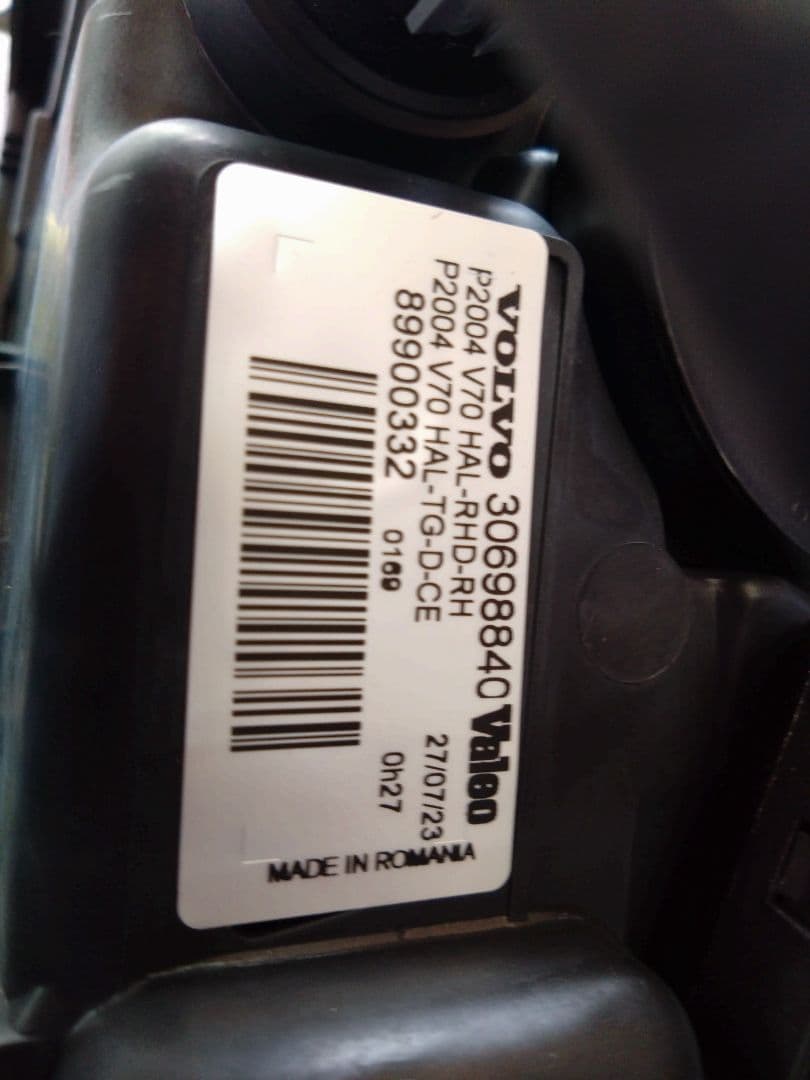 VOLVO　V70　右ヘッドライト