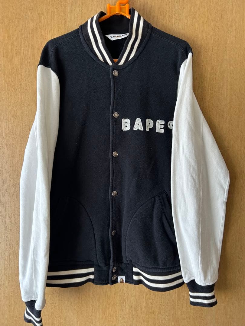 A BATHING APE アベイシングエイプ　スタジャン　アウター