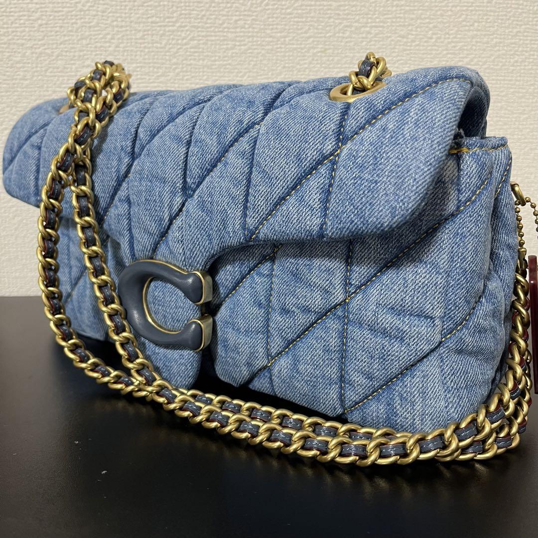 新品同様 24SS COACH タビー 26 デニム キルティング ハンドバッグ