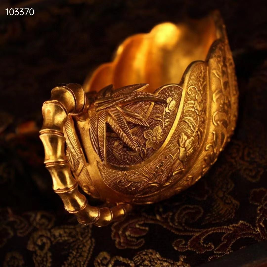 中国古美術・珍蔵鎏金樹葉ワイングラス純銅・古い漆器箱付き 中国古美術・珍蔵鎏金樹葉ワイングラス純銅・古い漆器箱付き
