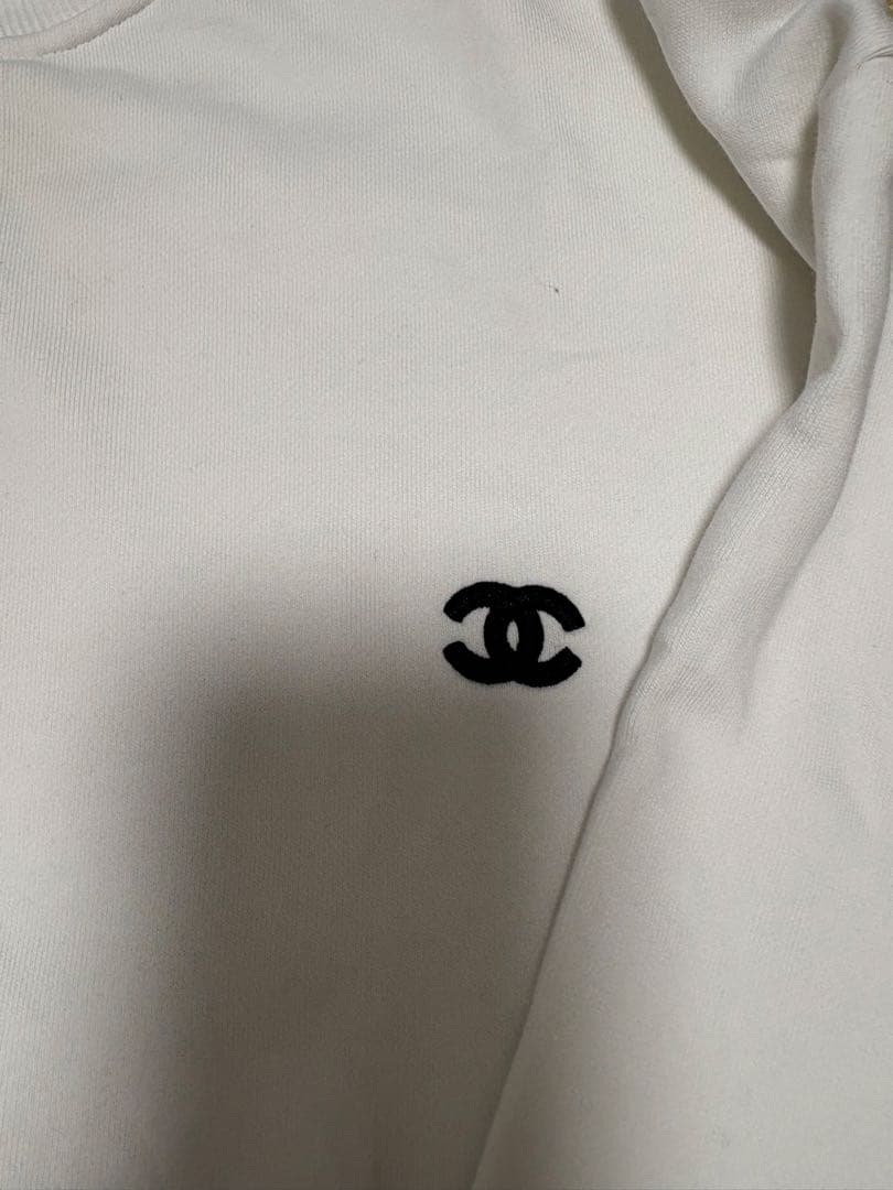 シャネル ロゴ刺繍トレーナー スタッフ用ユニフォーム サイズ L ホワイト シャネル ロゴ刺繍トレーナー スタッフ用ユニフォーム サイズ L ホワイト