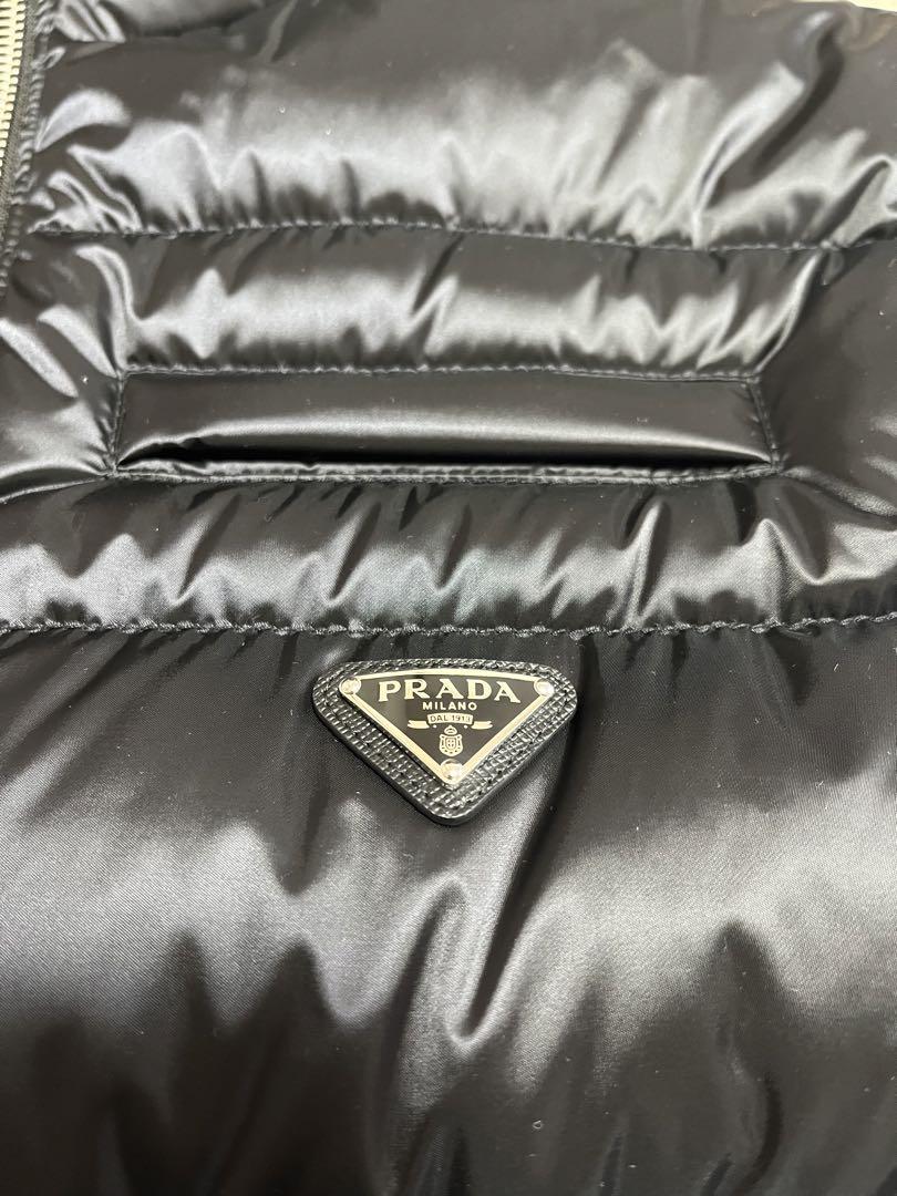 PRADA 黒 ダウンベスト