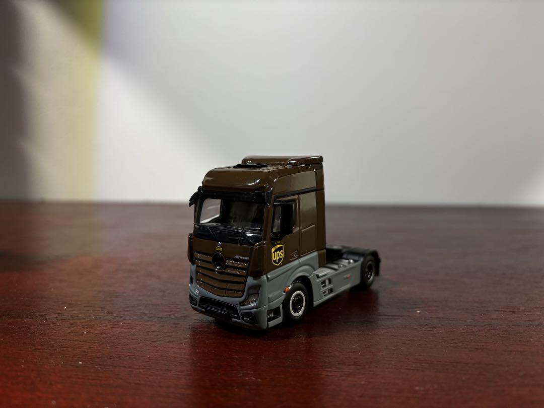 MINIGT No.705 UPSアクトロストラック&UPSフィギュアセット