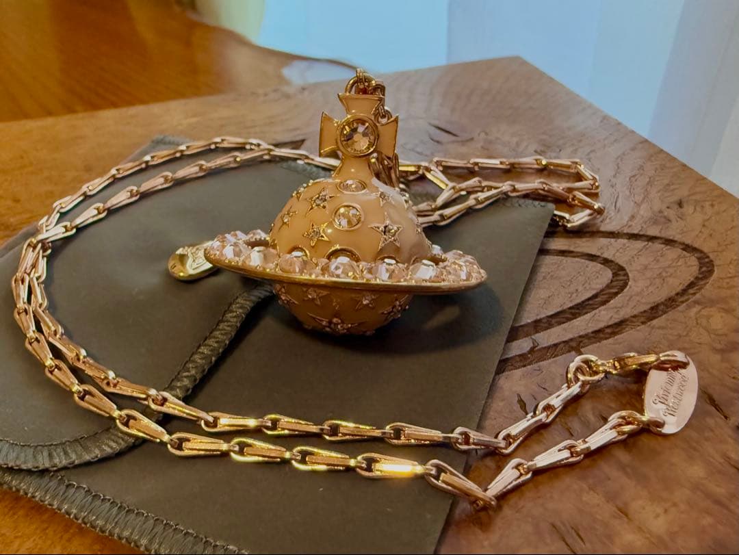 VivienneWestwoodピンクエナメルスモールオーブVivienne