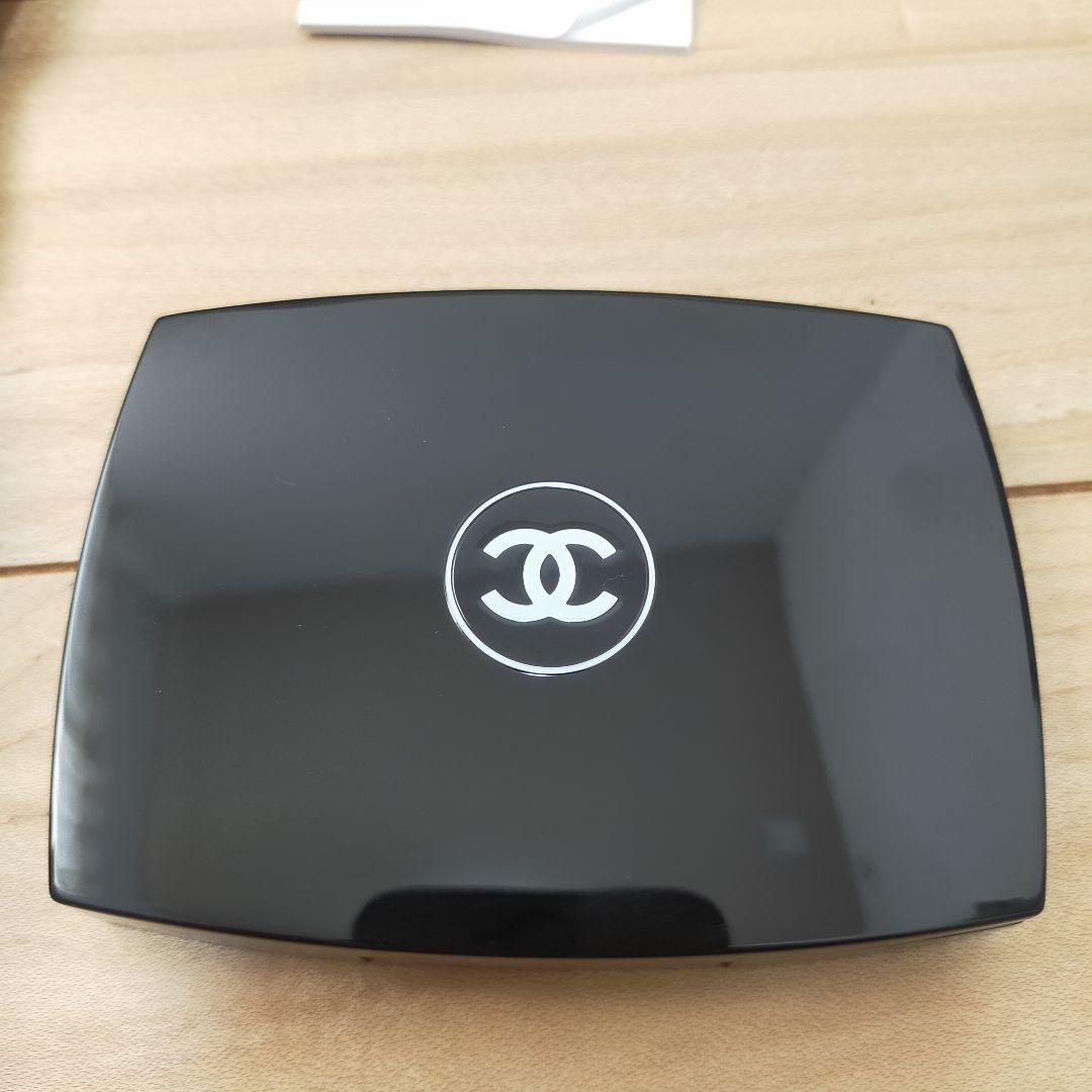 CHANEL VITALUMIÈRE ÉCLAT BEIGE - SABLE