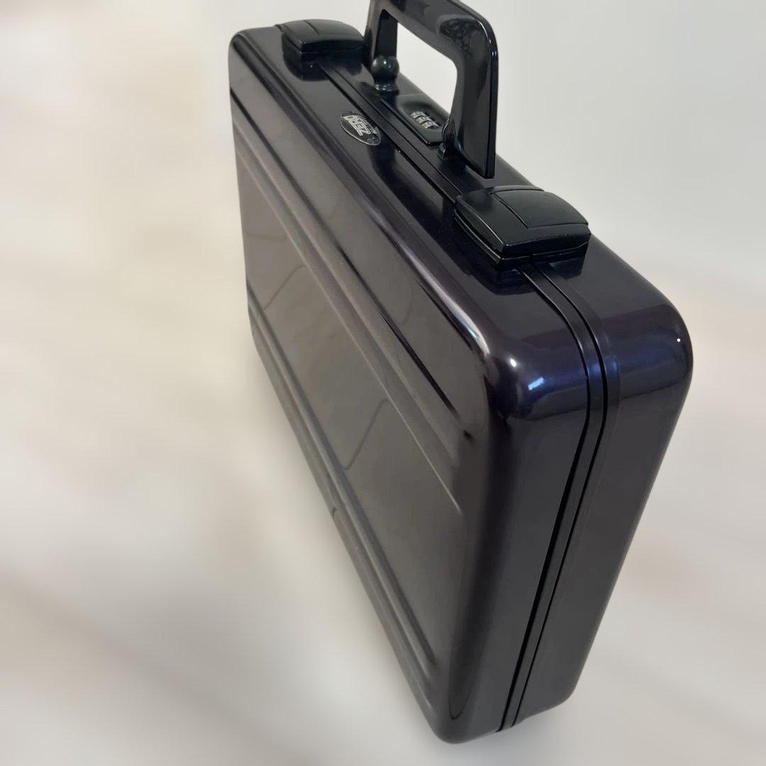 【美品】ZERO HALLIBURTON ゼロハリバートン アタッシュケース