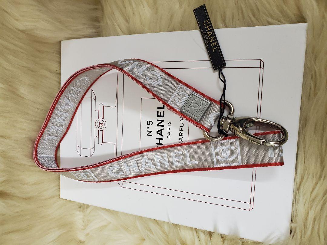CHANEL シャネル キーホルダー・キーリング グレー/レッド