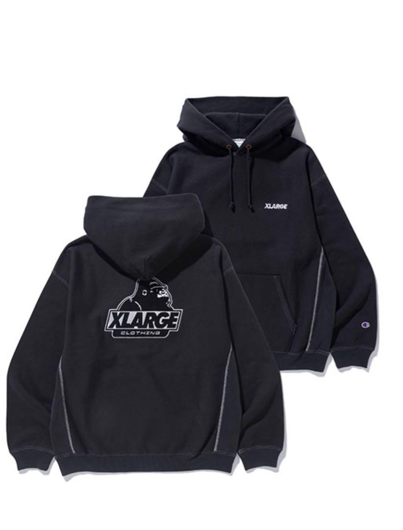 ラージとチャンピオンのコラボ商品のパーカーになります。