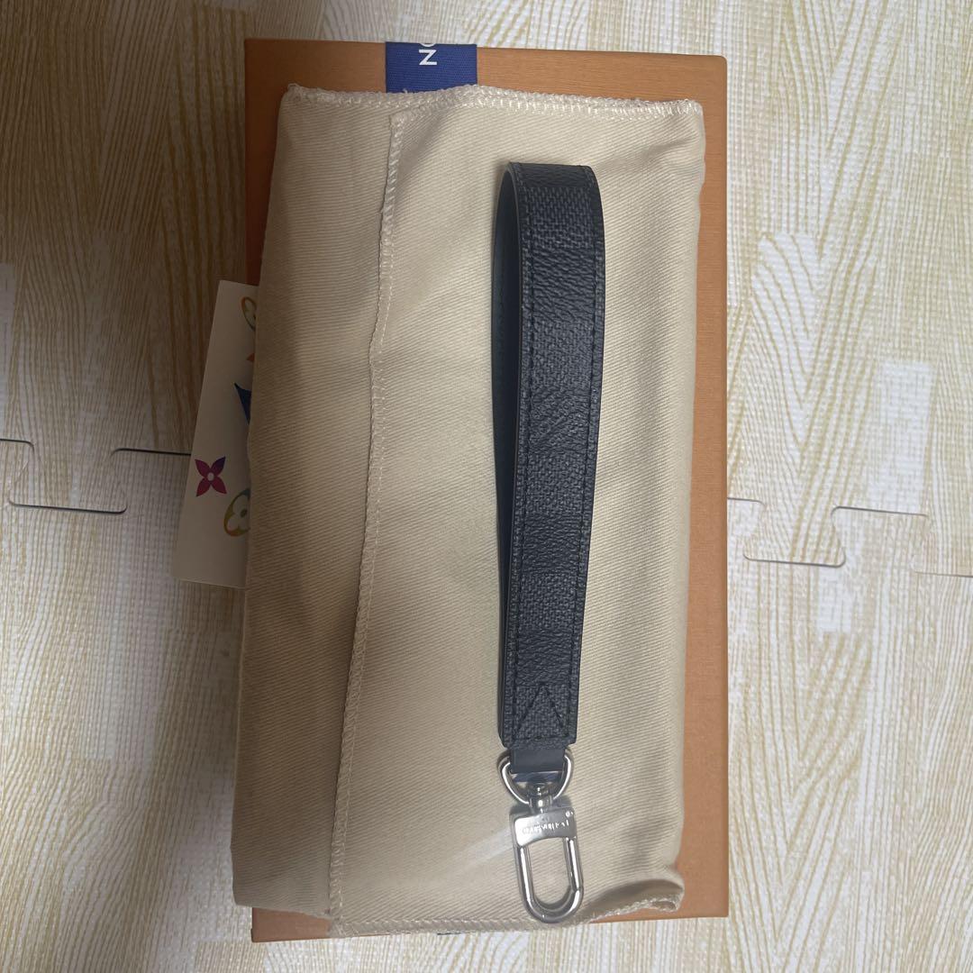 LOUIS VUITTON ルイビトンジッピードラゴンヌ財布のキーホルダー