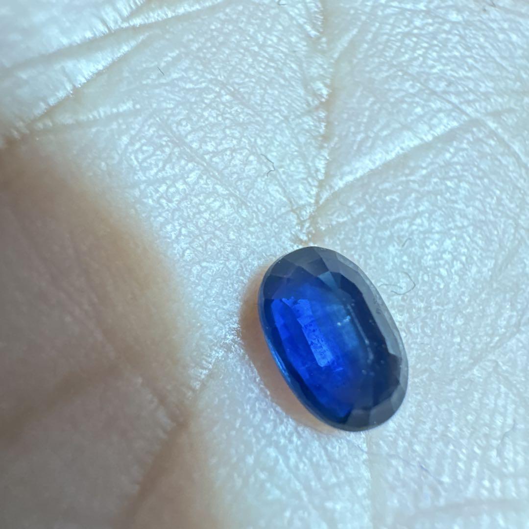 天然サファイア　ルース　0.690ct