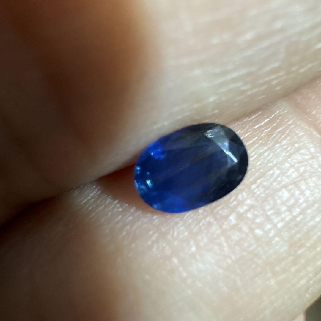 天然サファイア　ルース　0.690ct