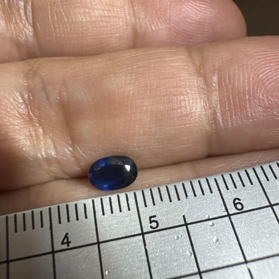 天然サファイア　ルース　0.690ct