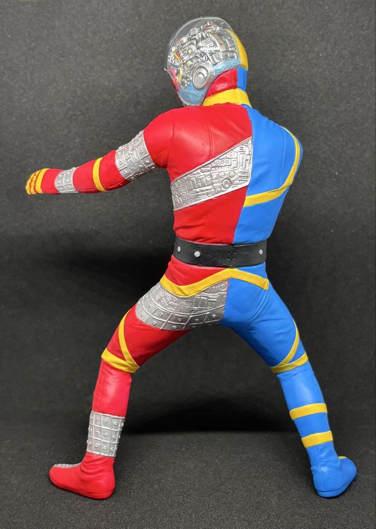 海洋堂1/8キカイダー組立塗装済み