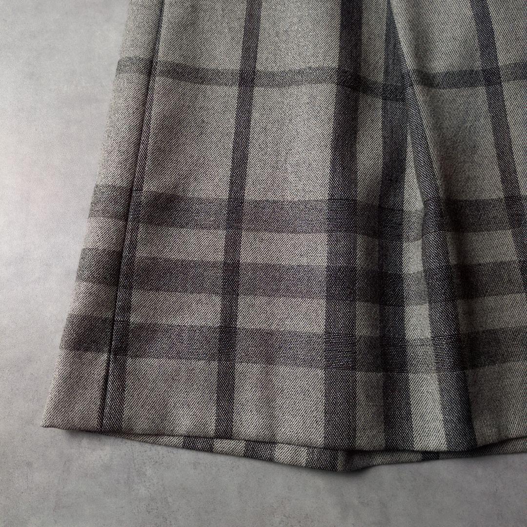 BURBERRY LONDON ラメ グレー ノバチェック スカート 40 BURBERRY LONDON ラメ グレー ノバチェック スカート 40 スカート