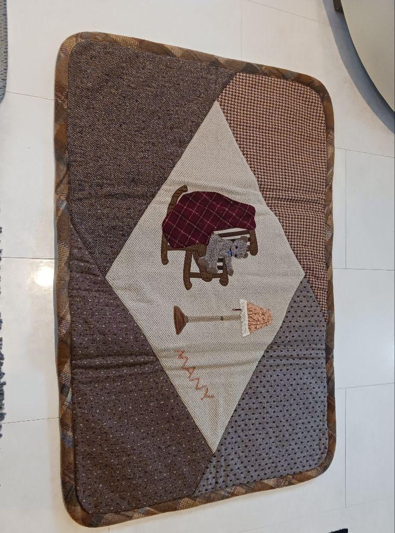 パッチワーク　玄関マット　MANYさんの作品　椅子とランプ刺繍入り