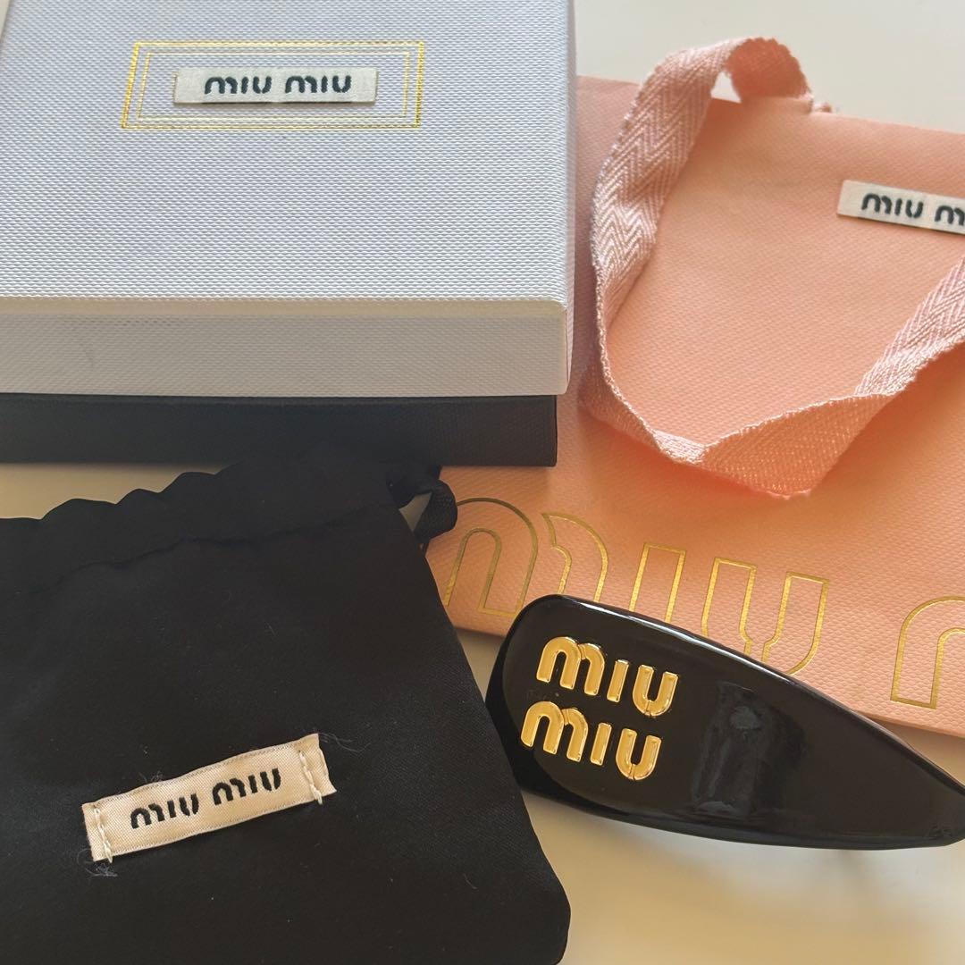 miumiu ミュウミュウ　ブラック　ヘアピン　ヘアアクセ