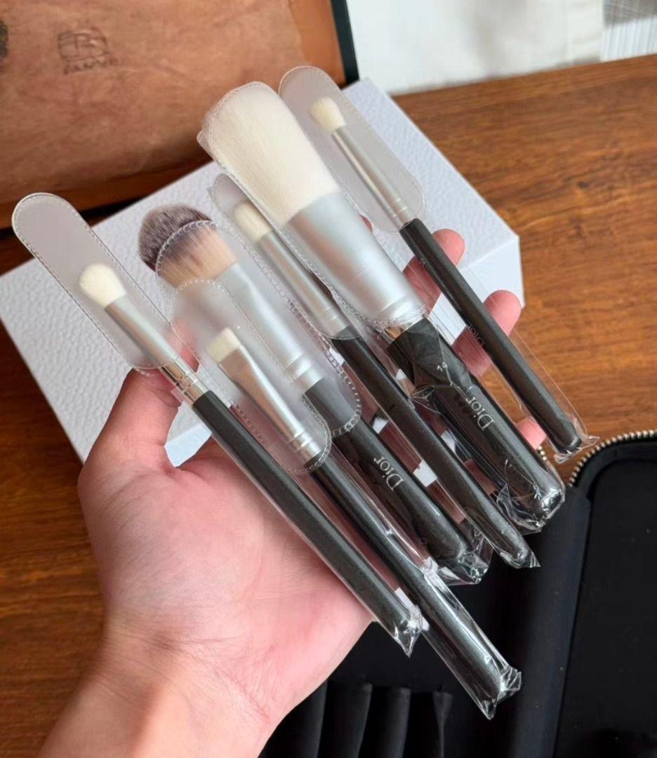 【新品未使用】DIOR ディオール　メイクブラシ ディオール Dior メイクブラシ メイク道具 ブラシ 化粧筆 4点
