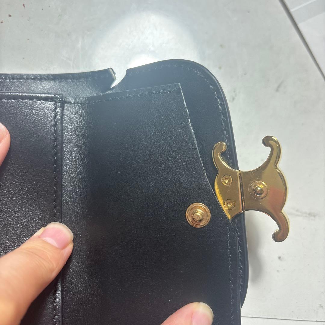 破れあり セリーヌ 早く売りたいのでよろしくお願いします。 破れあり セリーヌ 早く売りたいのでよろしくお願いします。