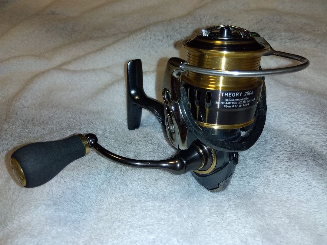 THEORY 2506スピニングリール目立った傷や汚れなし