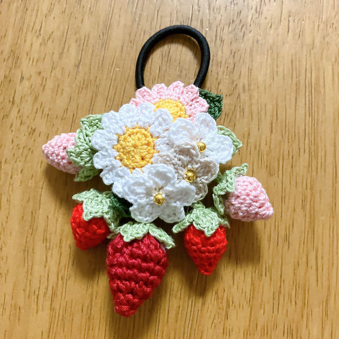 ☆いちごとマーガレットのヘアゴム*ハンドメイド*レース編み*94-2* - メルカリ