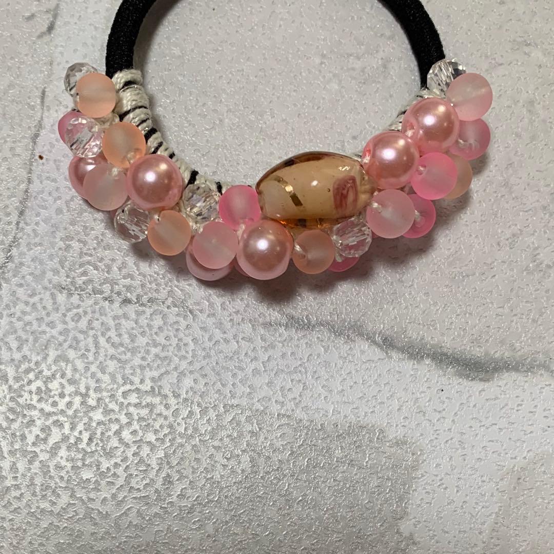 ハーフ シュシュ☆ビーズ ヘアゴム☆ハンドメイド ランプワーク ピンク ハーフ シュシュ☆ビーズ ヘアゴム☆ハンドメイド ランプワーク ピンク