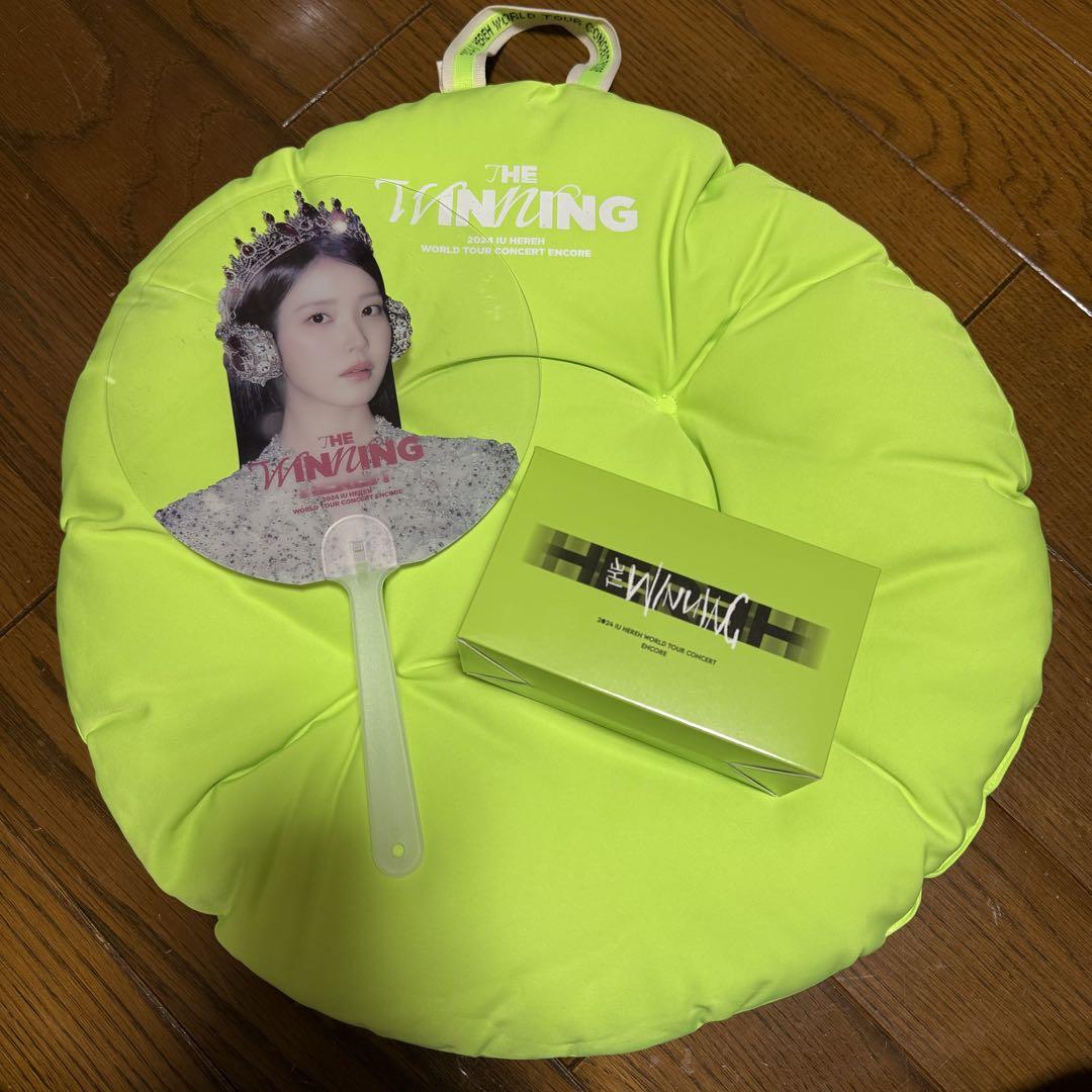 WEB限定お買い得商品の新着アイテム IU うちわ 双眼鏡 WINNING座布団 THE アイドル