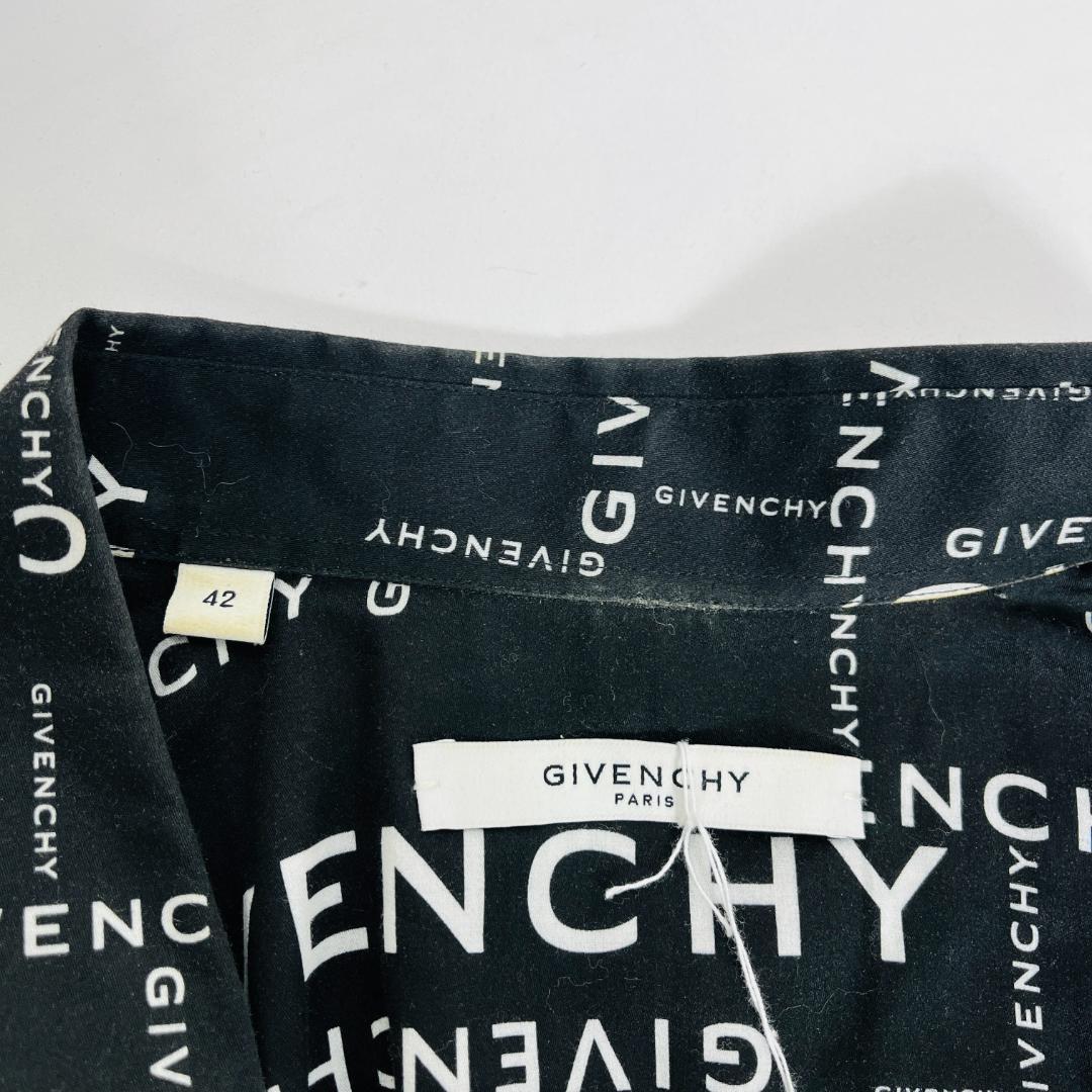 GIVENCHY ロゴプリント