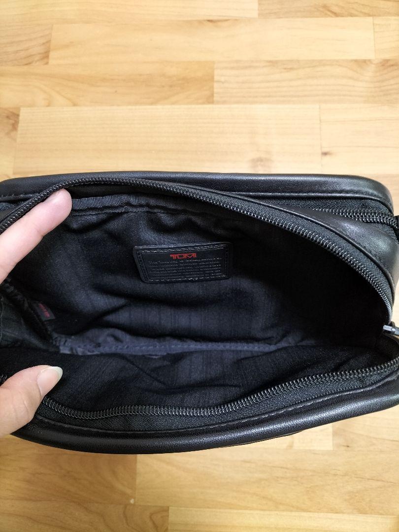 TUMI　黒色バック　袋付き