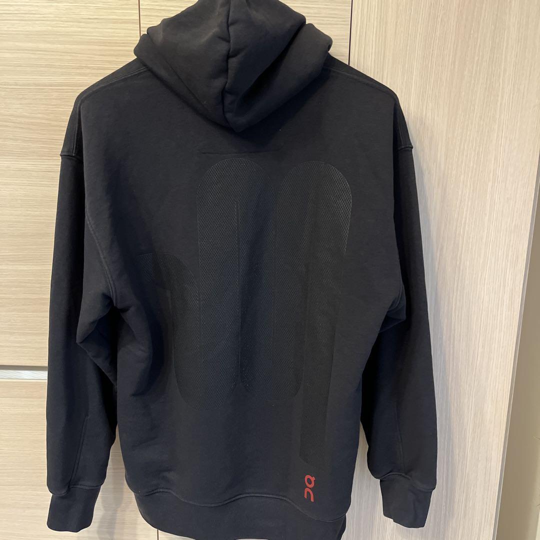 on Graphic Club Hoodie パーカー ブラック