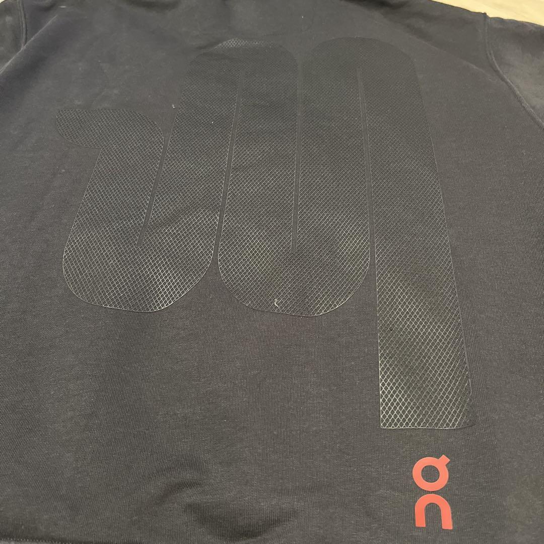 on Graphic Club Hoodie パーカー ブラック