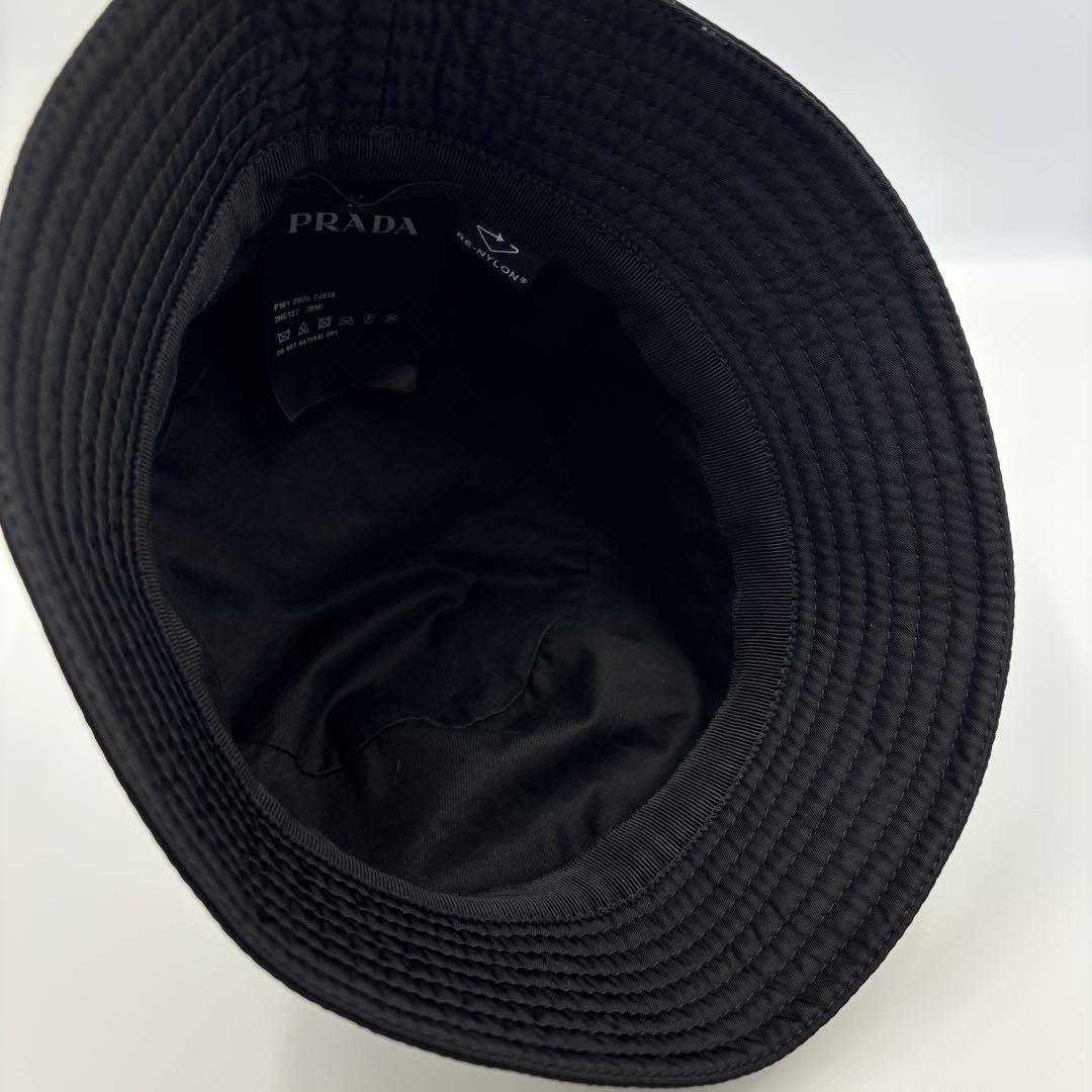 現行 プラダ バケットハット RE-NYLON ICチップ 三角ロゴプレート 黒 美品】23年 PRADA プラダ 三角プレート バケットハット ICチップ