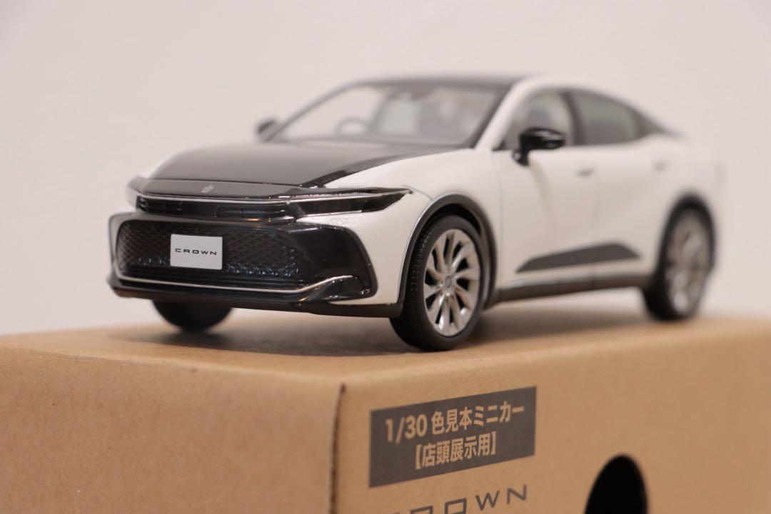 クラウン　SUV カラーサンプルミニカー　非売品　ホワイト×ブラック