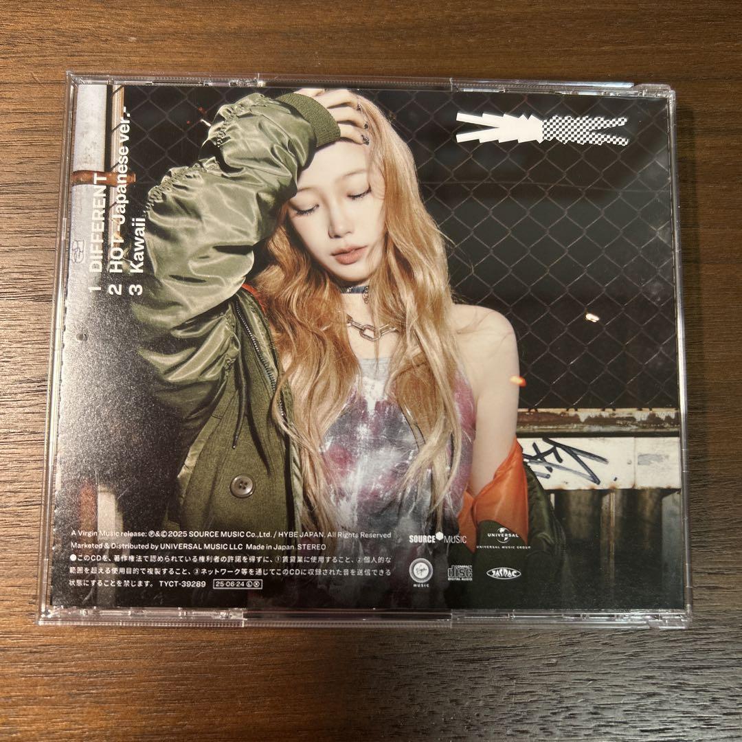 Le Sserafim DIFFERENTカズハ通常盤hmvラキドロ＆ステッカー