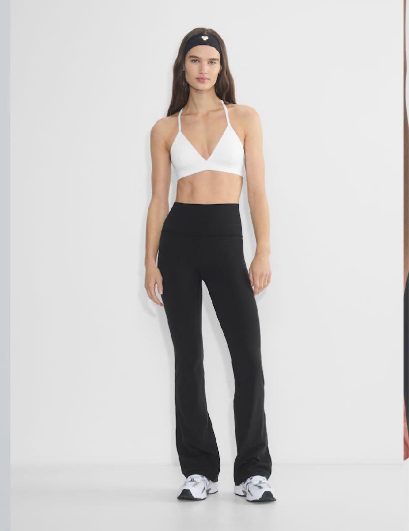 Aritzia TNA フレアヨガパンツ