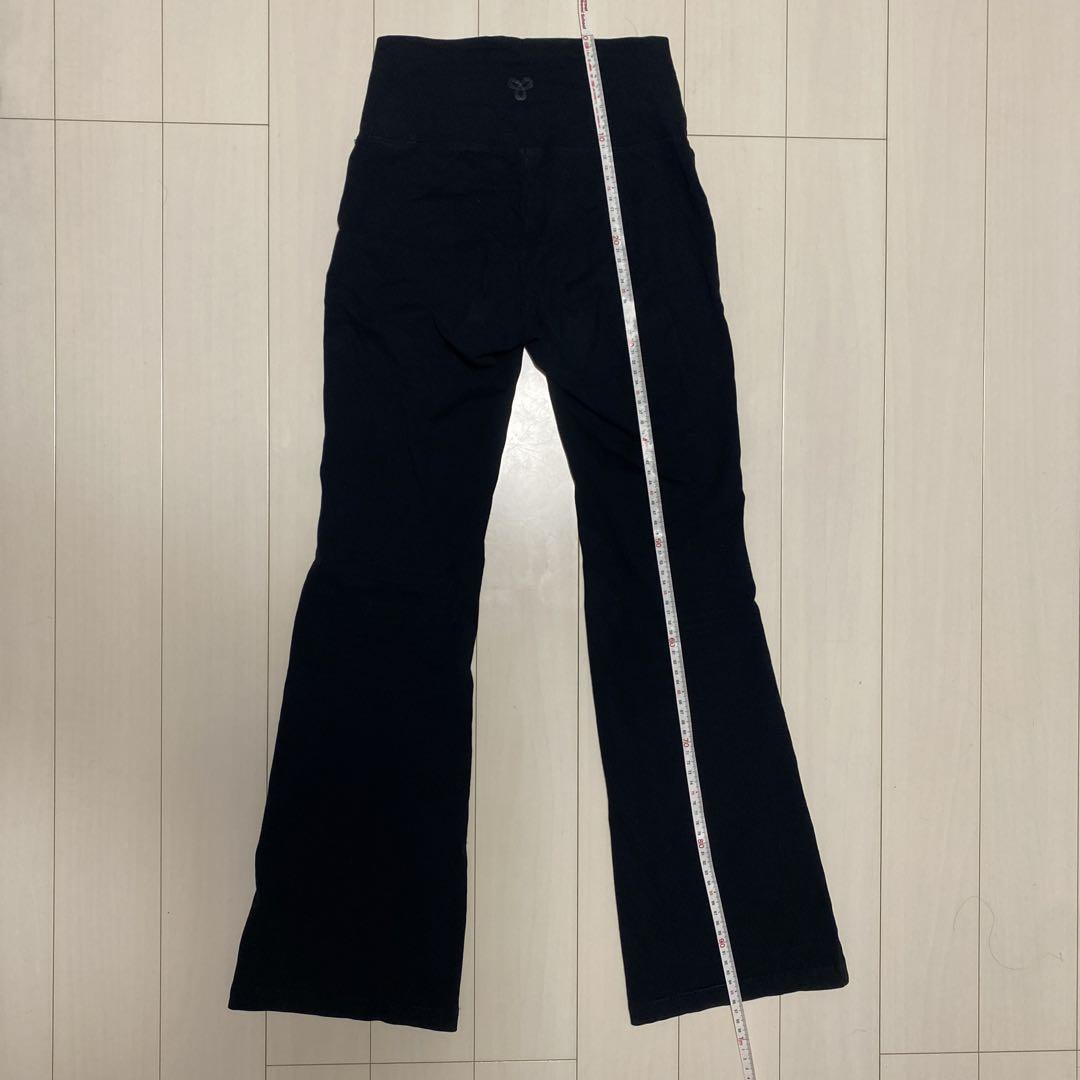 Aritzia TNA フレアヨガパンツ