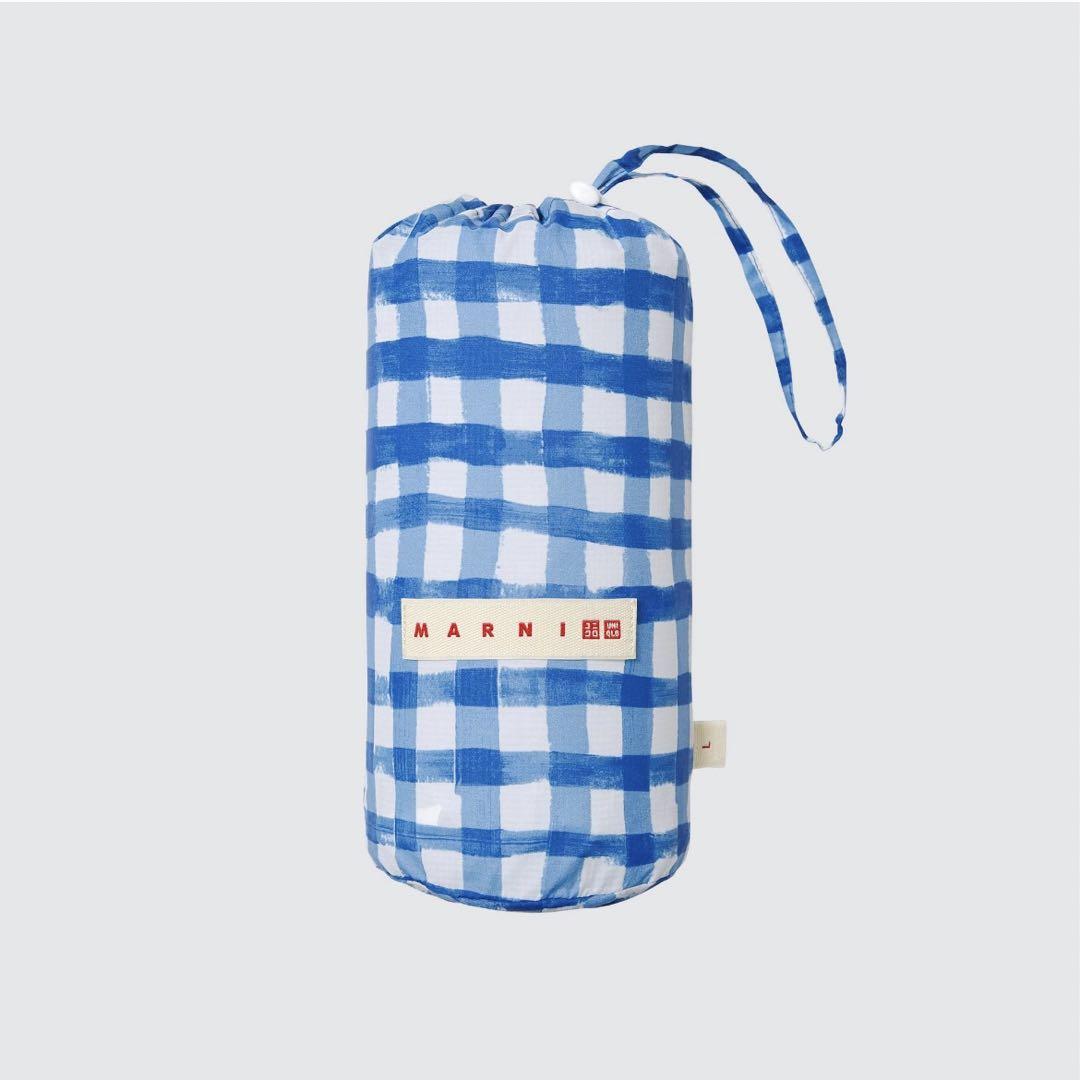 ユニクロ　MARNI コラボ　ポケッタブルパーカ ブルー　新品タグ付 ユニクロ MARNI コラボ ポケッタブルパーカ ブルー 新品タグ付