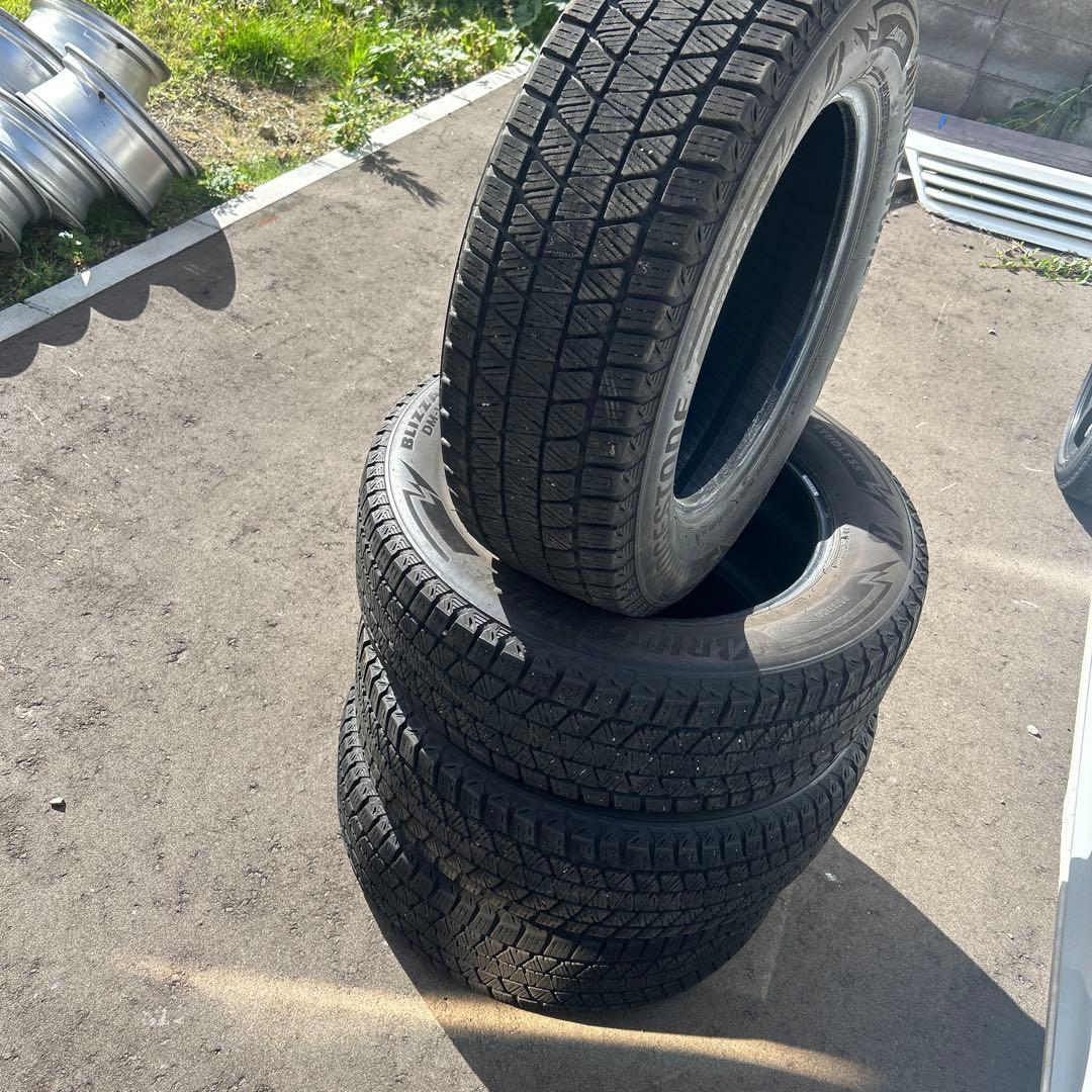 BLIZZAK DM-V3 スタッドレスタイヤ 225 65R17目立った傷や汚れなし