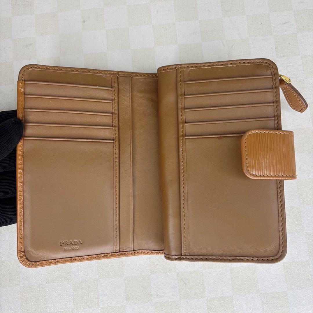 未使用級　PRADA プラダ　財布　二つ折り　ラウンドジップ　M29 未使用級 PRADA プラダ 財布 二つ折り ラウンドジップ M29