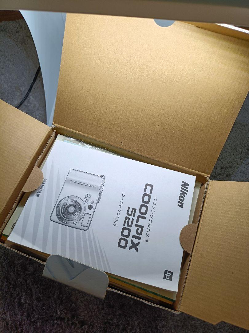 美品Nikon Coolpix 5200 青 デジカメ 付属品あり 動作確認済