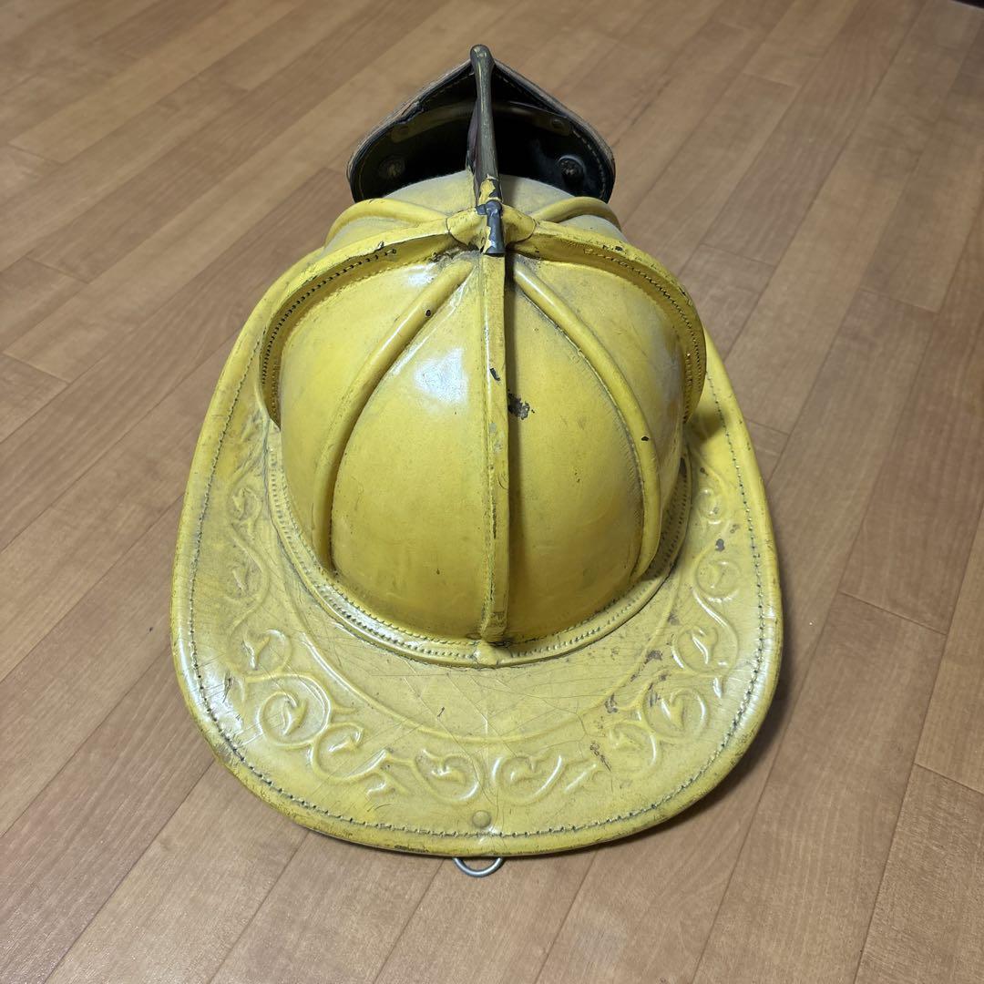 黄色のヘルメット　インテリア